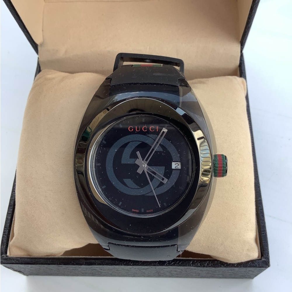 Mens GUCCI🌟 BIG and BEAUTIFUL 🖤💚❤️watch - Picture 2 of 16